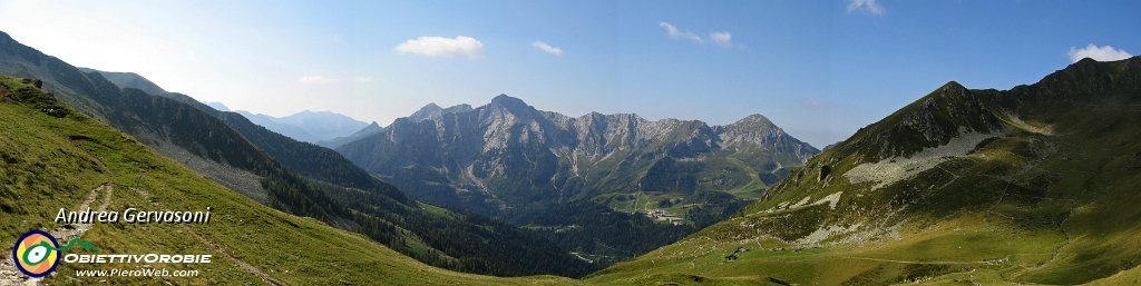 03 Panoramica dal Passo Tartano versante Pegherolo.jpg